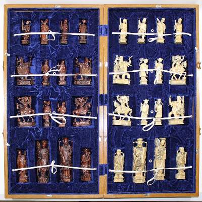 Bild Nr.3: 121-1553 Schachspiel Elfenbein: (Asiatika, China)