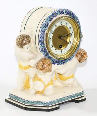 Bild Nr.2: 121-1657 Karlsruher Majolika Figurenuhr: (Porzellan u. Keramik)