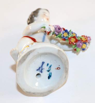 Bild Nr.3: 121-1668 Meissen Knabe mit Blumengirlande: (Porzellan u. Keramik, Meissen)