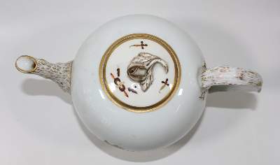 Bild Nr.2: 121-1671 Teekanne Meissen reicher Drache: (Porzellan u. Keramik, Meissen)