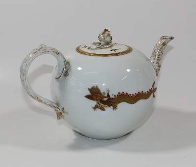 Bild Nr.3: 121-1671 Teekanne Meissen reicher Drache: (Porzellan u. Keramik, Meissen)