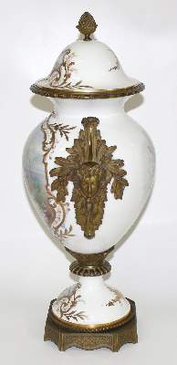 Bild Nr.2: 121-1678 Sevres Art, Amphorenvase: (Porzellan u. Keramik)