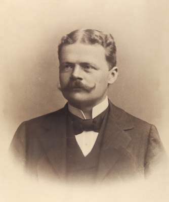 Bild Nr.1: 121-1910 Portraitphotographie.: (Portrait)
