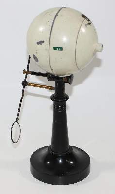 Bild Nr.2: 121-930 Auge Funktionsmodell 19.Jh.: (Medizin)