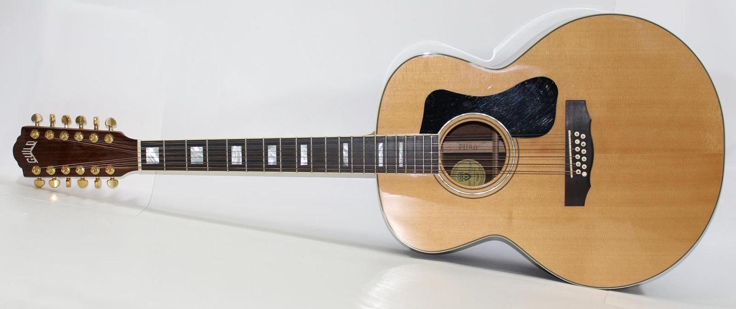 Große Abbildung Nr.7: 122-1299 Akustikgitarre: (Varia, Gitarren)