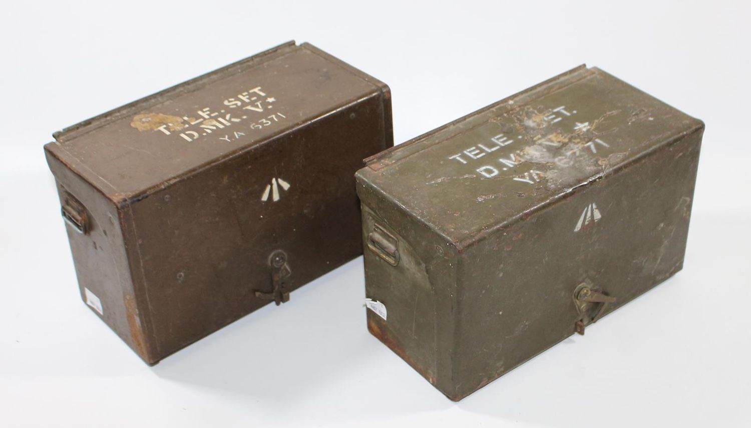Große Abbildung Nr.2: 122-1308 Paar militärische Feldtelefone mit: (Varia, Militaria)