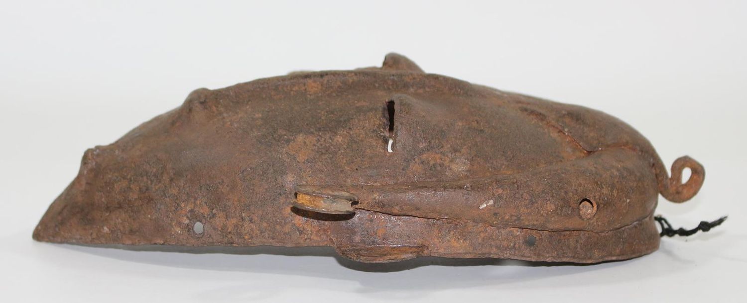 Große Abbildung Nr.2: 122-1362 Eisenmaske Dogon: (Afrika, Sammlung Nerlich München)