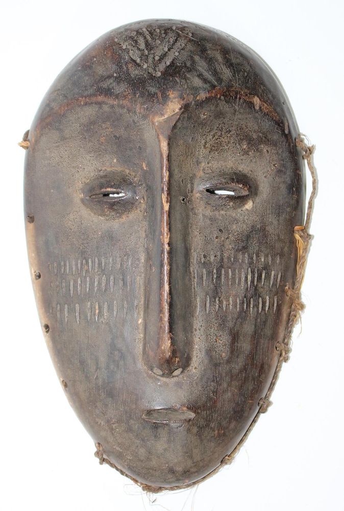 Große Abbildung Nr.1: 122-1373 Lega Maske: (Afrika, Sammlung Nerlich München)