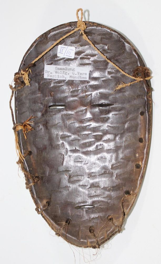 Große Abbildung Nr.3: 122-1373 Lega Maske: (Afrika, Sammlung Nerlich München)
