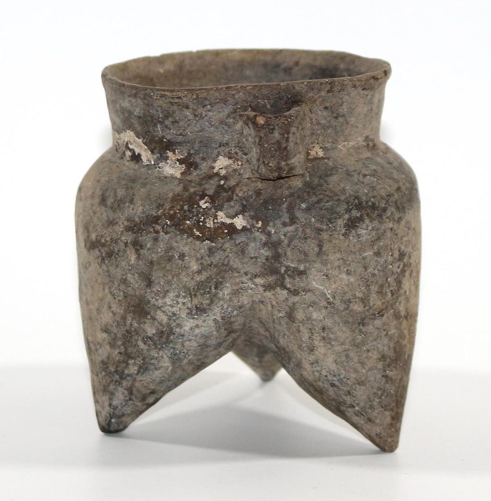 Große Abbildung Nr.1: 122-1418 Dreifuß China Shang Kultur.: (Asiatika)