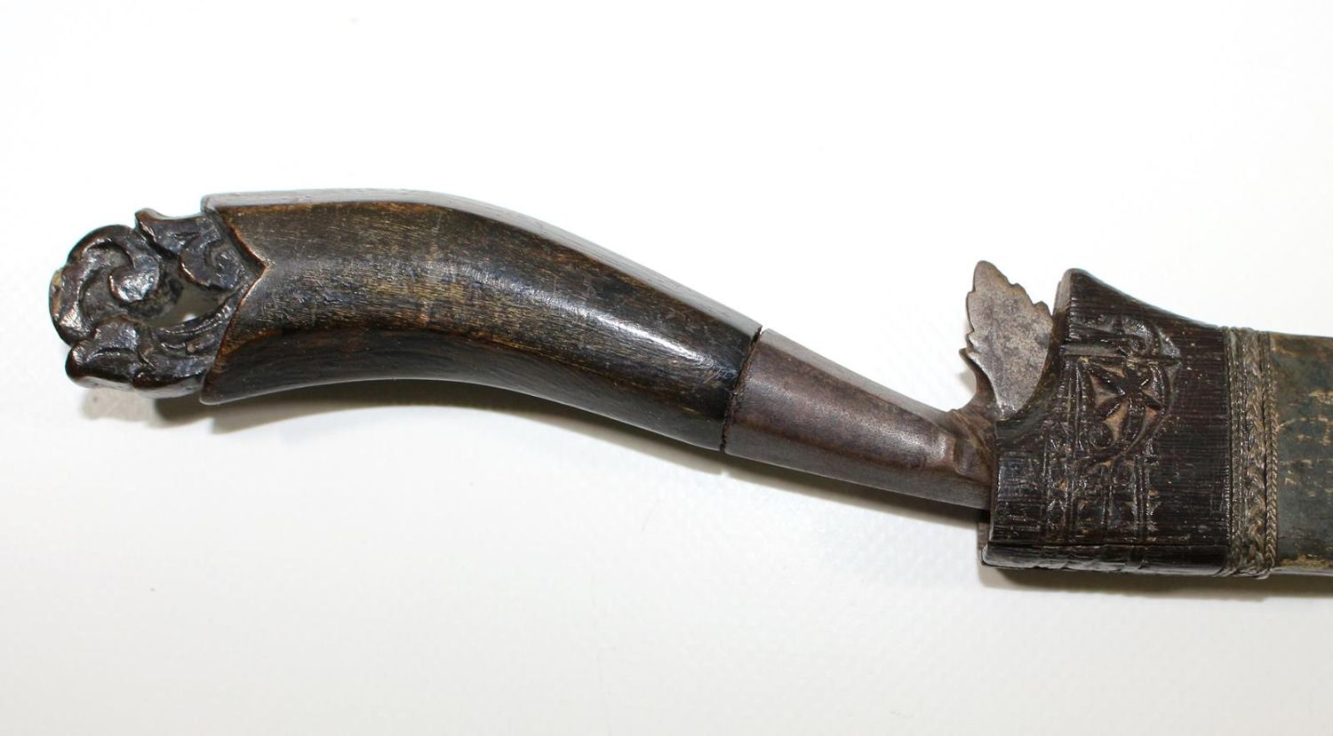 Große Abbildung Nr.3: 122-1454 Messer mit Nashorngriff: (Asiatika)