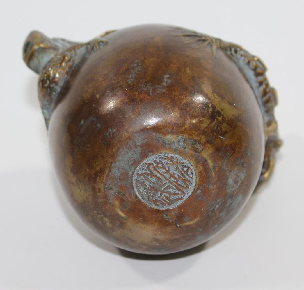Große Abbildung Nr.2: 122-1476 Teekanne China Bronze: (Asiatika)