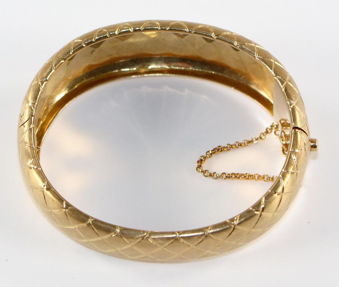 Große Abbildung Nr.2: 122-1577 Armreif 750 GG.: (Schmuck, DRC Pforzheim)