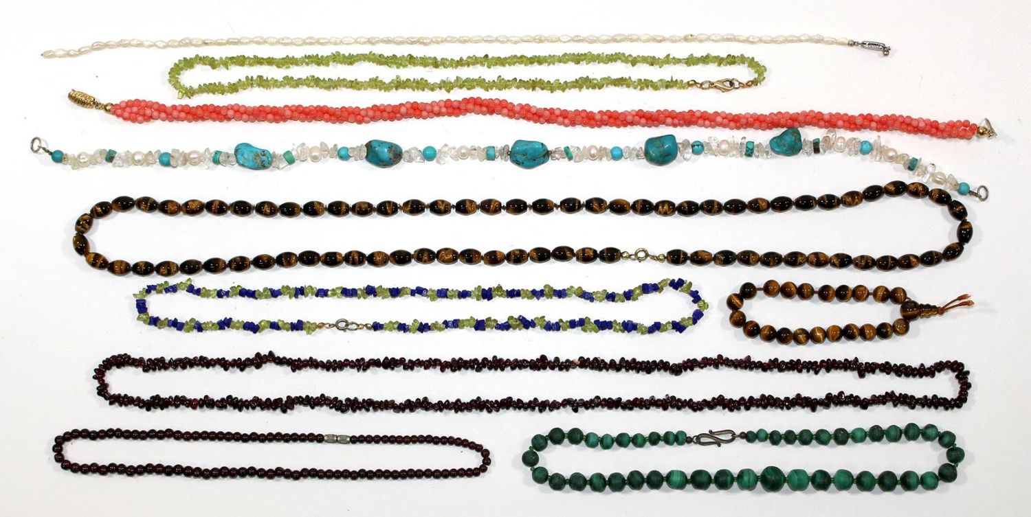 Große Abbildung Nr.2: 122-1607 Edelsteinschmuck: (Schmuck, Sammlungen)