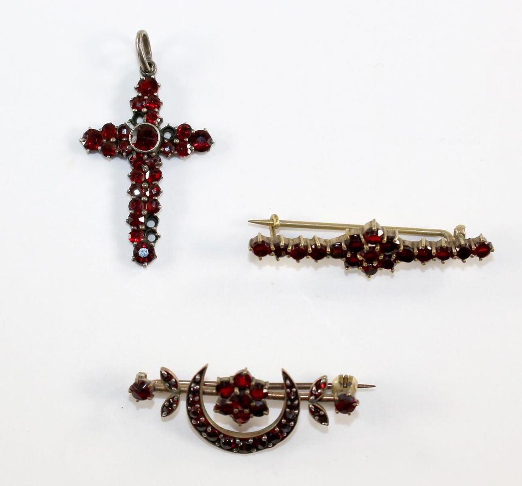 Große Abbildung Nr.2: 122-1608 Granatschmuck: (Schmuck, Sammlungen)