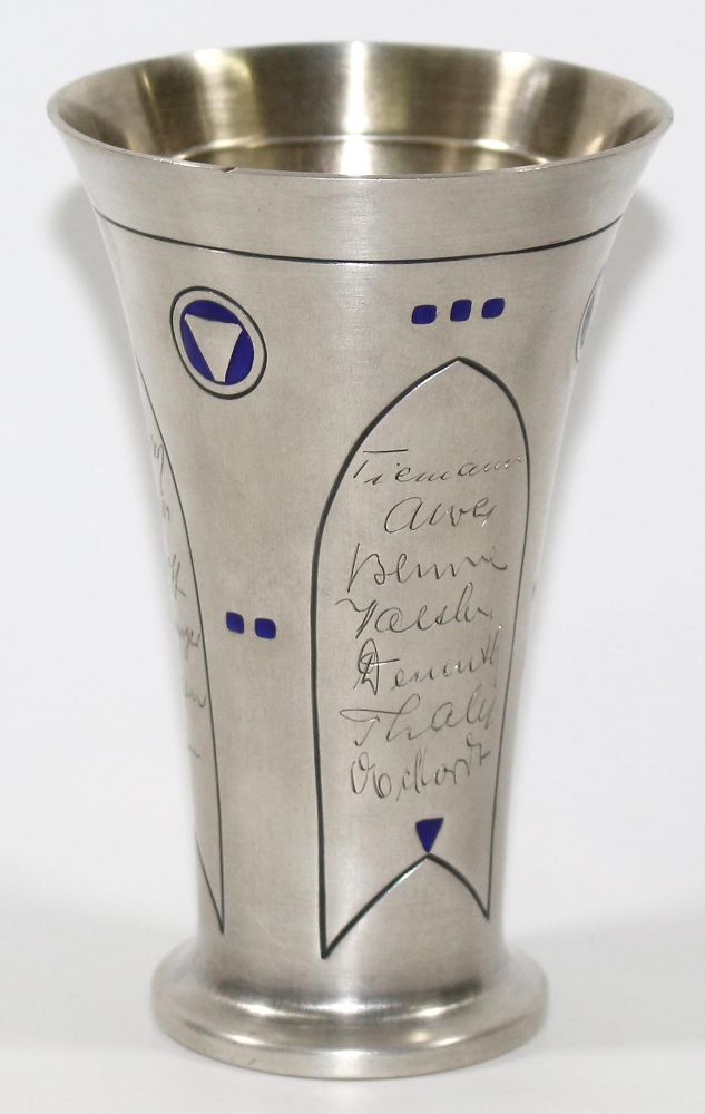 Große Abbildung Nr.3: 122-1628 Pforzheim Silberbecher im Bauhaus: (Silber)