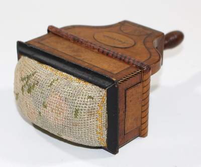 Bild Nr.2: 122-1285 Biedermeier Nadelkissen.: (Varia)
