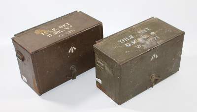 Bild Nr.2: 122-1308 Paar militärische Feldtelefone mit: (Varia, Militaria)