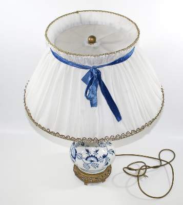 Bild Nr.2: 122-1540 Meissen Tischlampe: (Porzellan u. Keramik, Meissen)