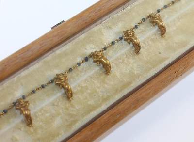 Bild Nr.4: 122-1606 Römisches Goldcollier mit 5 Amoretten: (Schmuck)