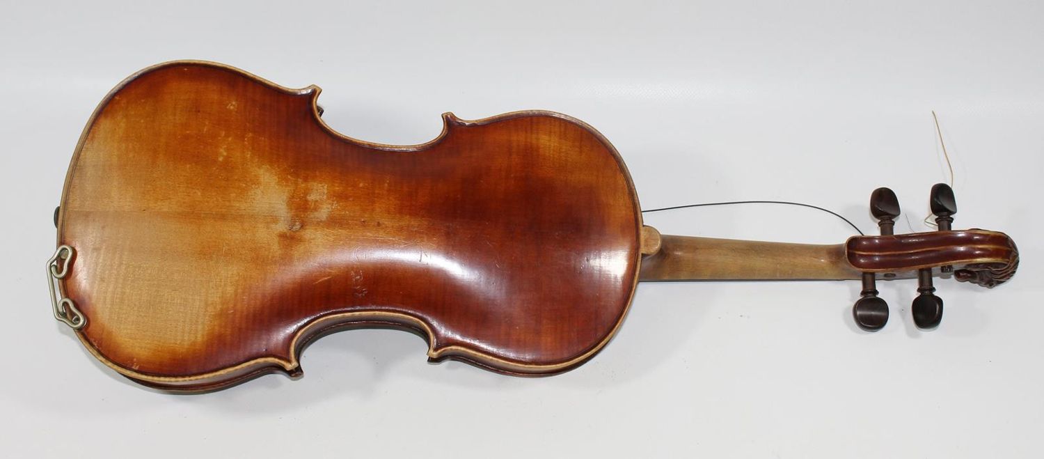 Große Abbildung Nr.3: 123-1965 Violine mit Löwenkopfschnecke: (Varia, Musikinstrumente)