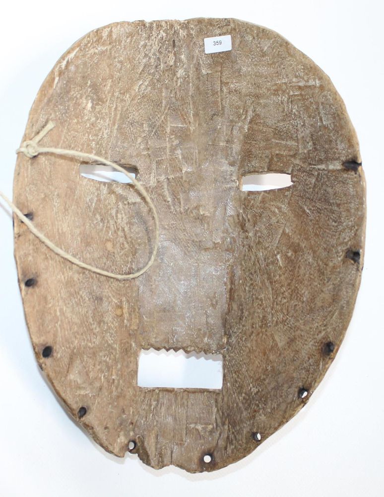 Große Abbildung Nr.3: 123-2047 Maske der Ituri: (Afrika, Sammlung Nerlich München)