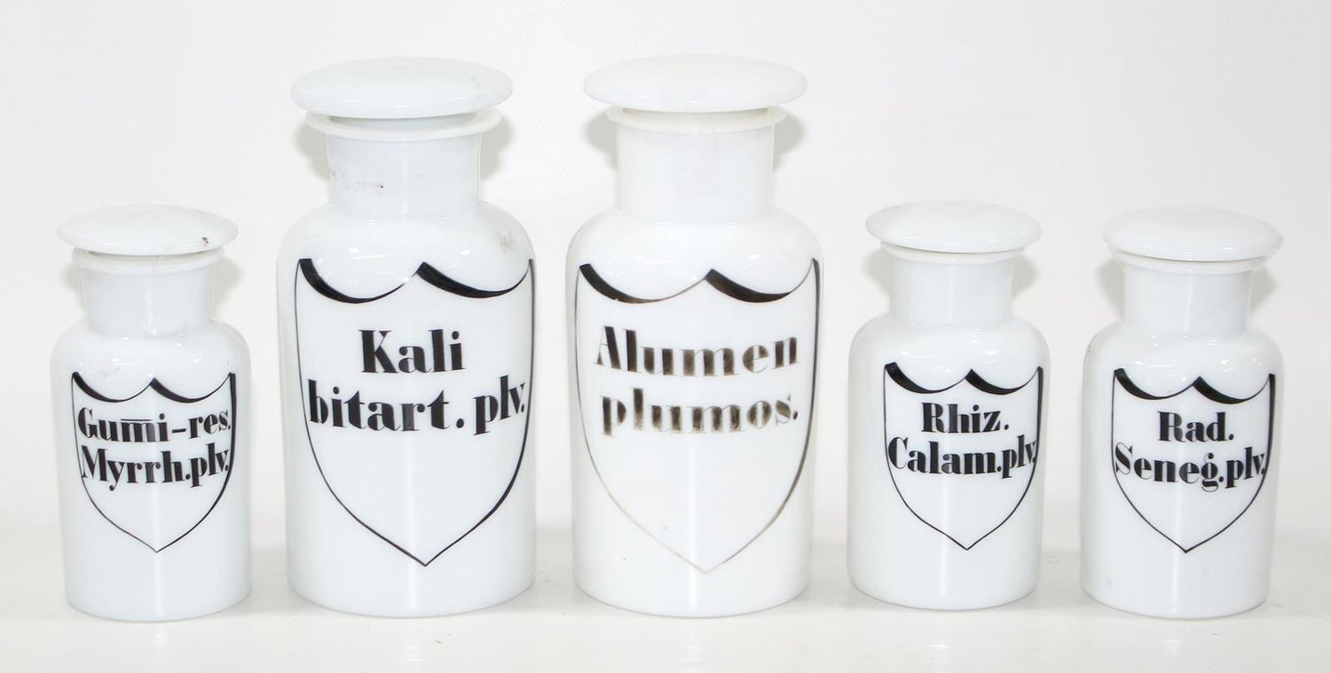 Große Abbildung Nr.1: 123-2093 Apothekengefäße Milchglas: (Apothekenwesen)