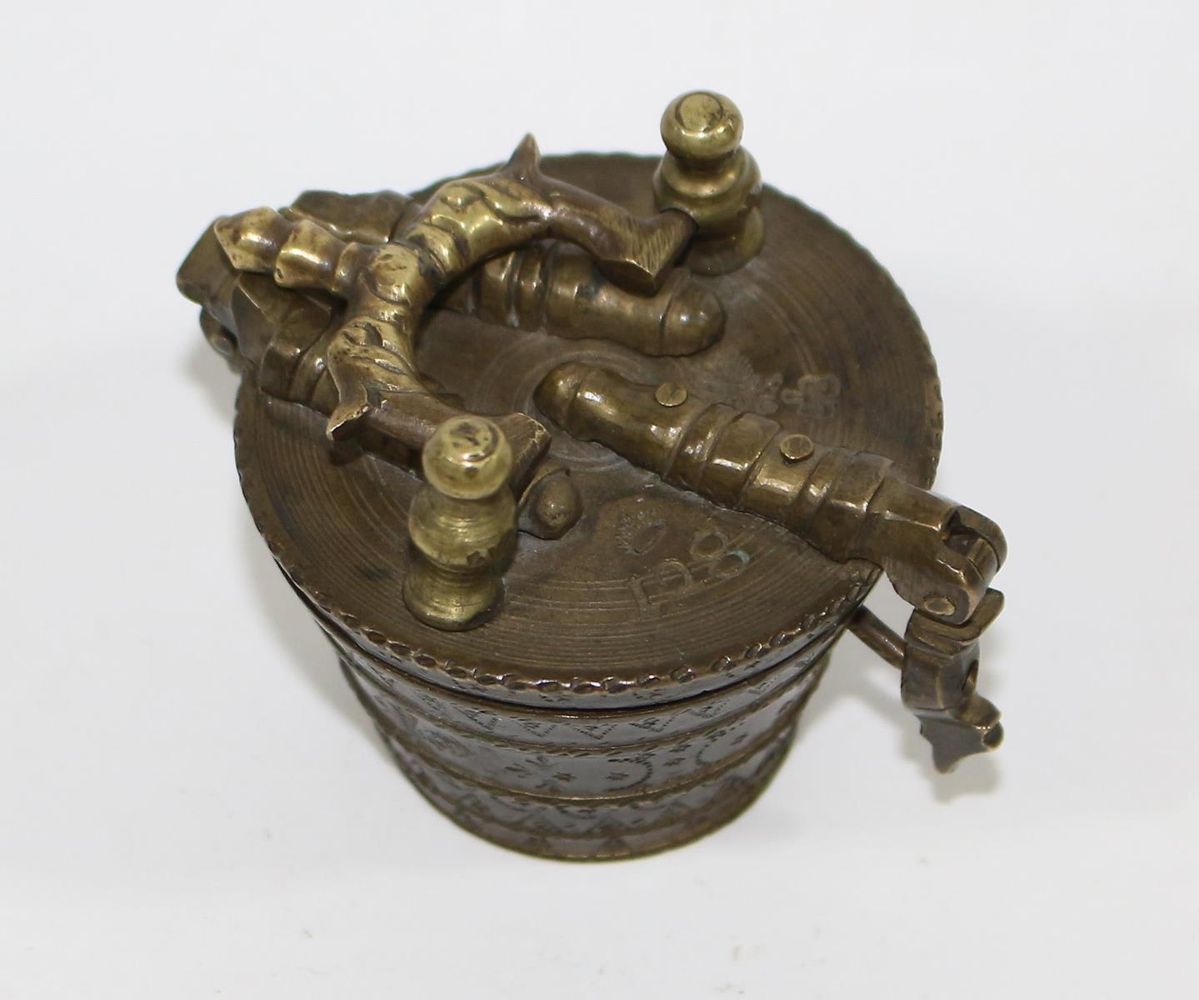 Große Abbildung Nr.1: 123-2104 Nürnberger Bechergewicht 1.H.18.Jh.: (Apothekenwesen, Gewichte u. Waagen)