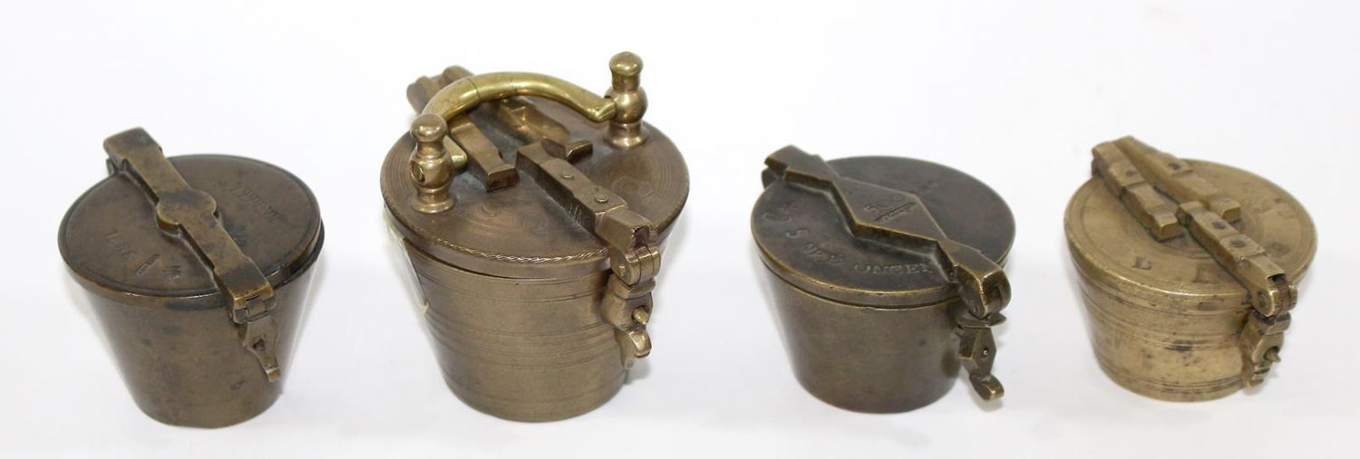 Große Abbildung Nr.1: 123-2105 Nürnberger Bechergewichte 18.Jh.: (Apothekenwesen, Gewichte u. Waagen)