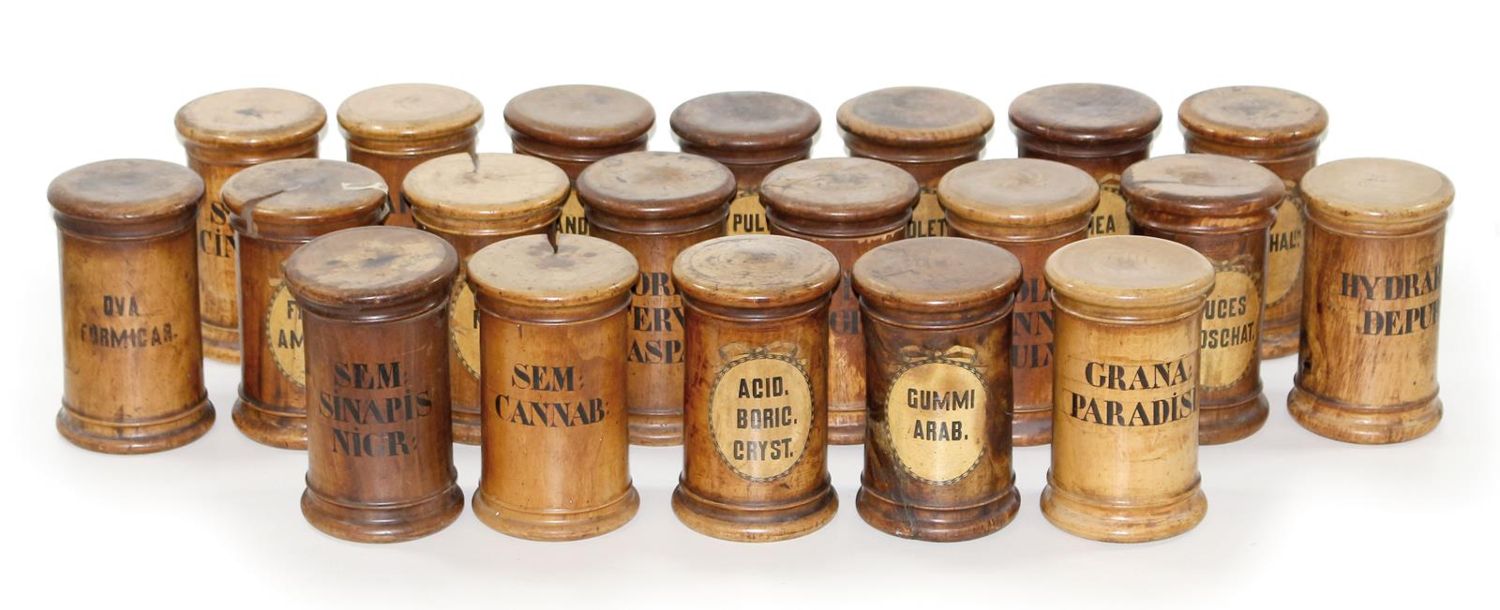 Große Abbildung Nr.1: 123-2126 Apothekergefäße Standgefäße.: (Apothekenwesen, Holz)