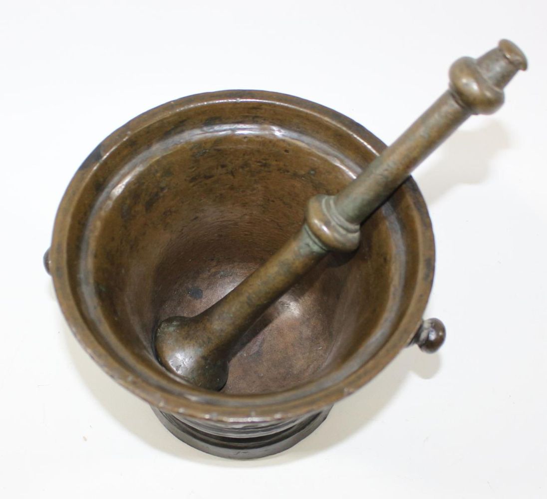 Große Abbildung Nr.2: 123-2133 Barockmörser.: (Apothekenwesen, Mörser)