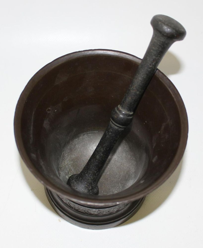 Große Abbildung Nr.2: 123-2137 Barockmörser: (Apothekenwesen, Mörser)