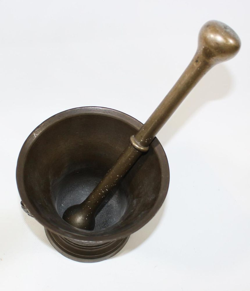 Große Abbildung Nr.2: 123-2138 Barockmörser: (Apothekenwesen, Mörser)