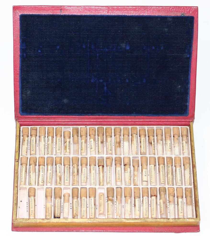 Große Abbildung Nr.2: 123-2167 Homöopatische Reiseapotheke.: (Apothekenwesen, Reiseapotheke)