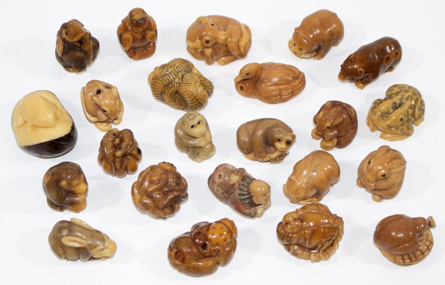 Große Abbildung Nr.3: 123-2225 Walnußschnitzereien und: (Asiatika)