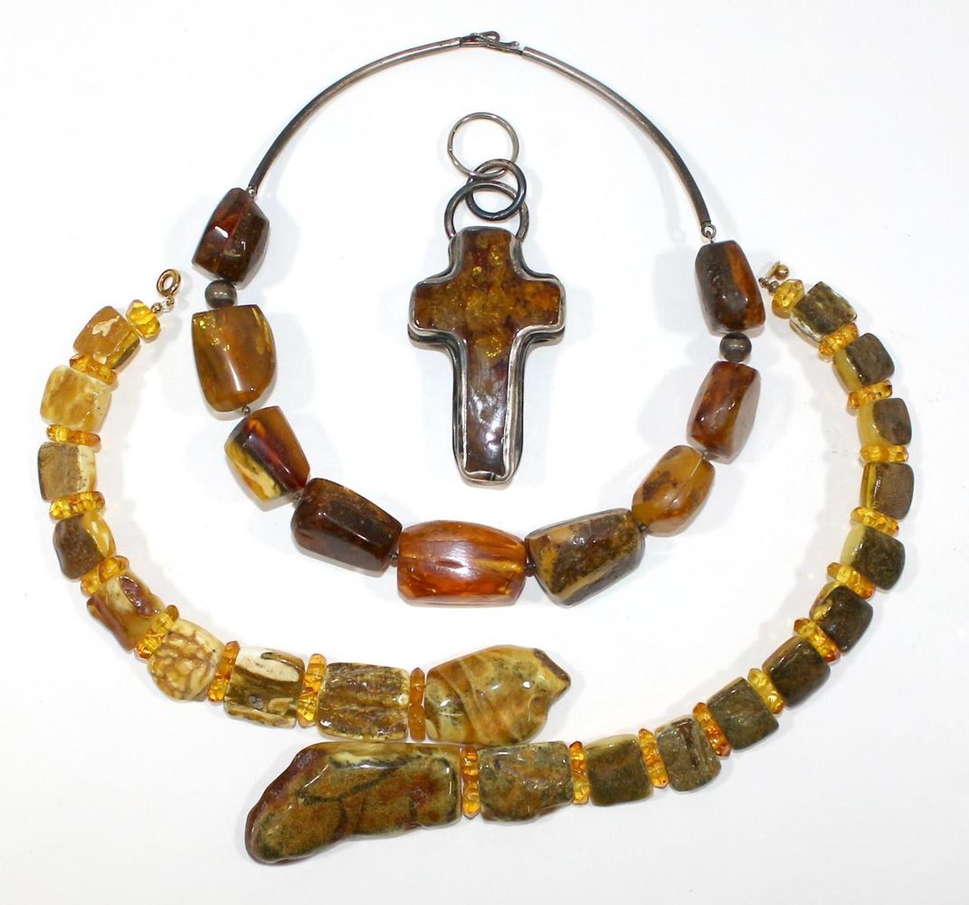 Große Abbildung Nr.2: 123-2303 Bernstein Colliers: (Schmuck)