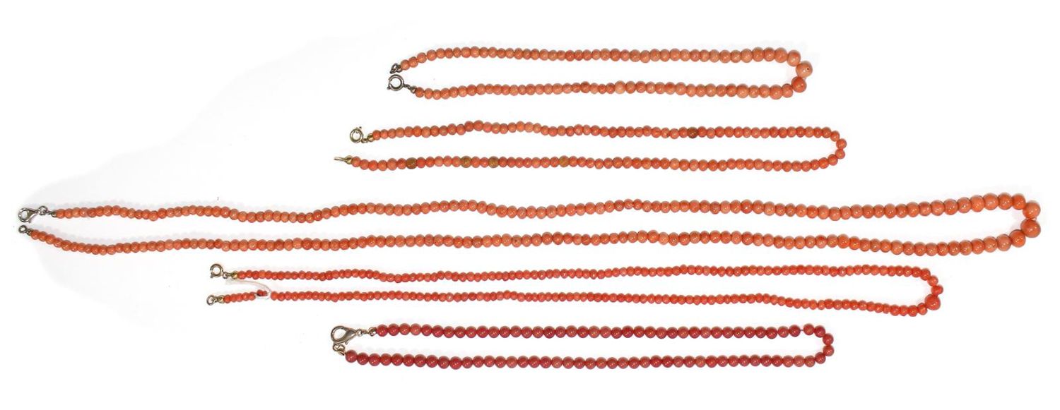 Große Abbildung Nr.1: 123-2325 5 Korallencolliers: (Schmuck, Colliers)