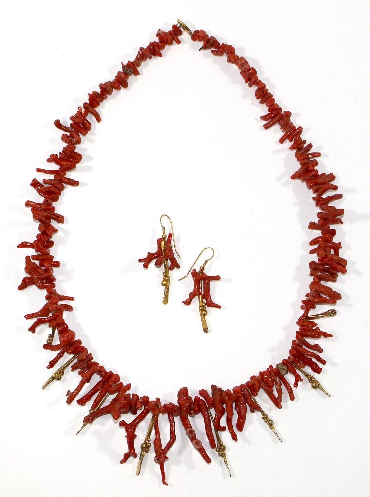 Große Abbildung Nr.1: 123-2332 Korallencollier u. Ohrhänger.: (Schmuck, Colliers)