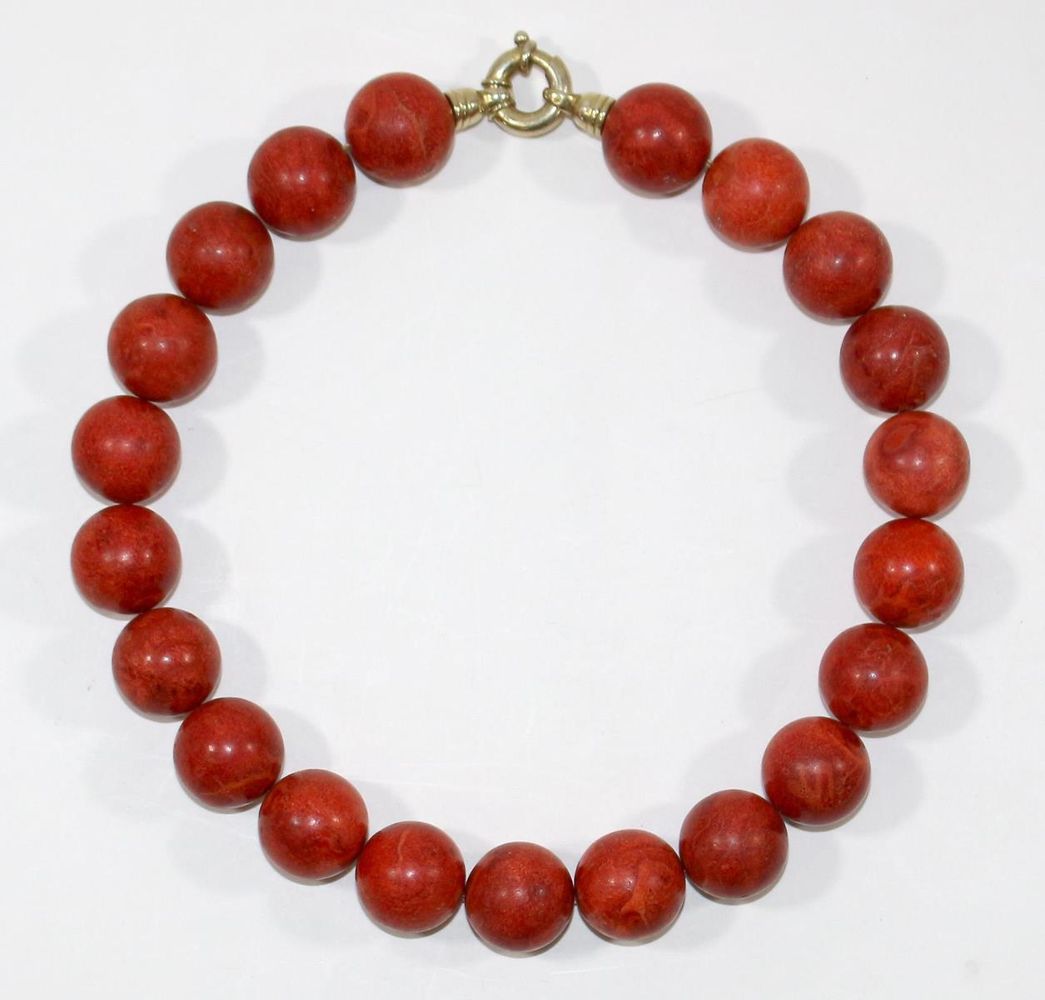 Große Abbildung Nr.1: 123-2337 Paar Korallencolliers: (Schmuck, Colliers)