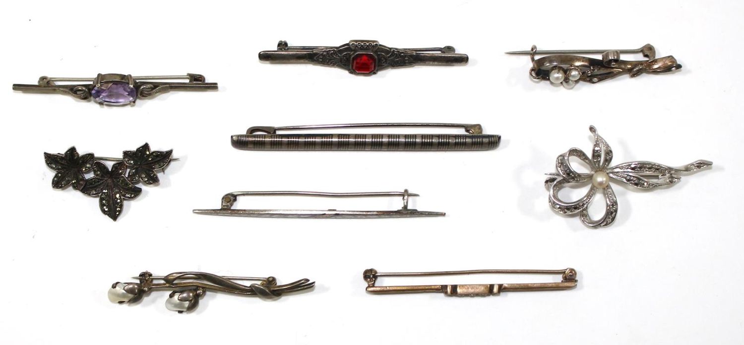 Große Abbildung Nr.2: 123-2382 9 Broschen Art Deco: (Schmuck, Sammlungen)