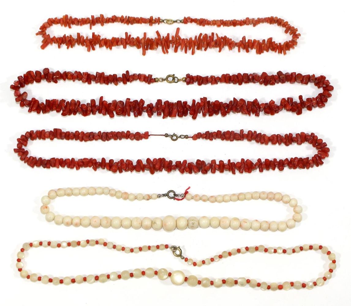 Große Abbildung Nr.1: 123-2396 Korallencolliers: (Schmuck, Sammlungen)
