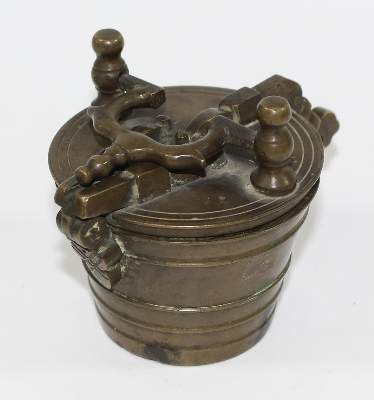 Bild Nr.2: 123-2100 Nürnberger Bechergewicht 18./19.Jh.: (Apothekenwesen, Gewichte u. Waagen)