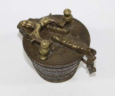 Bild Nr.1: 123-2104 Nürnberger Bechergewicht 1.H.18.Jh.: (Apothekenwesen, Gewichte u. Waagen)