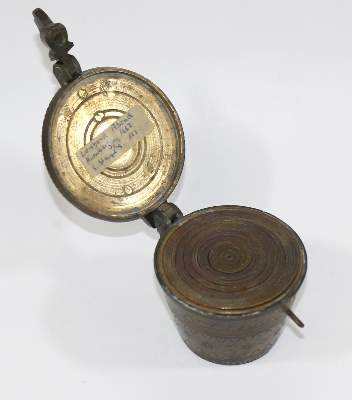 Bild Nr.2: 123-2107 Nürnberger Bechergewicht um 1707-: (Apothekenwesen, Gewichte u. Waagen)