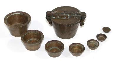 Bild Nr.3: 123-2107 Nürnberger Bechergewicht um 1707-: (Apothekenwesen, Gewichte u. Waagen)