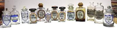 Bild Nr.1: 123-2116 Apothekengefäße 18/19.Jh.: (Apothekenwesen, Glas)