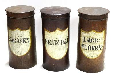 Bild Nr.1: 123-2127 Apothekergefäße Standgefäße.: (Apothekenwesen, Holz)