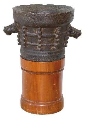 Bild Nr.1: 123-2144 Großer gotischer Eisenmörser.: (Apothekenwesen, Mörser)