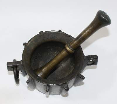 Bild Nr.2: 123-2157 Rippenmörser,: (Apothekenwesen, Mörser)