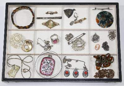 Bild Nr.2: 123-2381 25.tlg. Sammlung Schmuck: (Schmuck, Sammlungen)